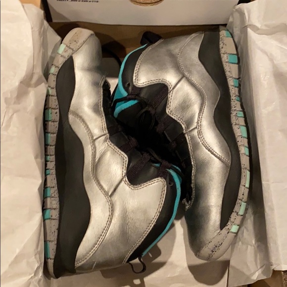 Air Jordan 1 Retro - Picture 1 of 9